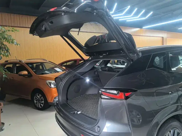 Changan Oshan Z6 EV — Фото автомобиля 8