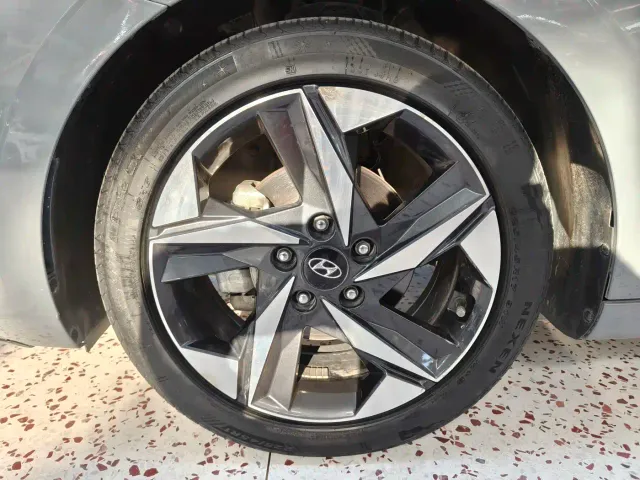 Hyundai Elantra — Фото автомобиля 17