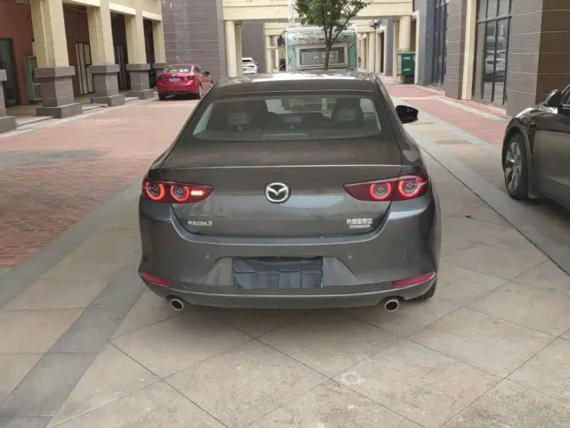 Mazda Axela — Фото автомобиля 5