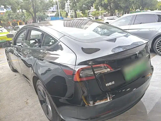 Tesla Model 3 — Фото автомобиля 4