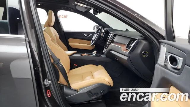 Вольво XC60 — Фото автомобиля 11