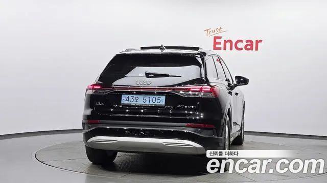 Audi Q4 e-tron — Фото автомобиля 4
