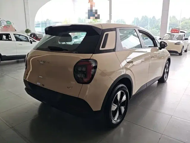 GAC Aion UT — Фото автомобиля 6