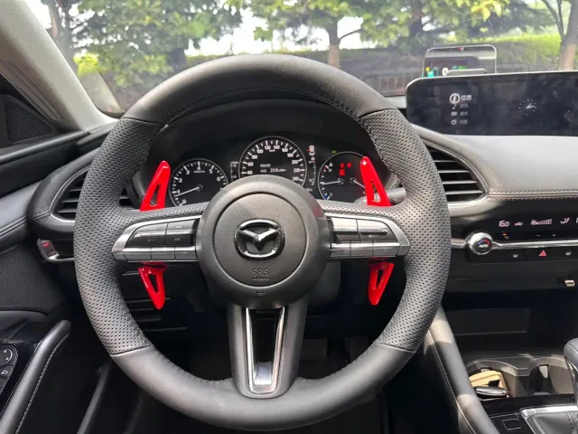 Mazda Axela — Фото автомобиля 12