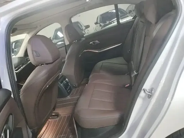 BMW 3 Series — Фото автомобиля 16