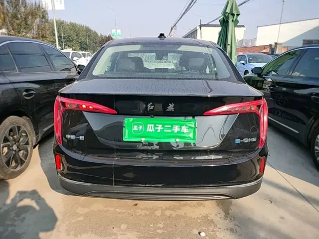Hongqi E-QM5 — Фото автомобиля 5