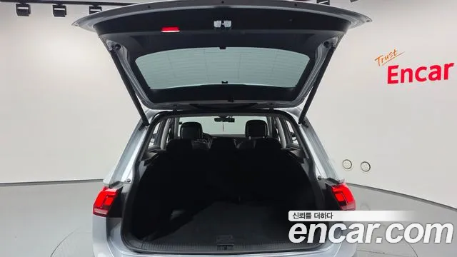 Volkswagen Tiguan Tiguan 2 поколение 2.0 TDI Premium — Фото автомобиля 16