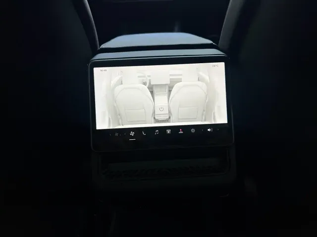 Tesla Model 3 — Фото автомобиля 8