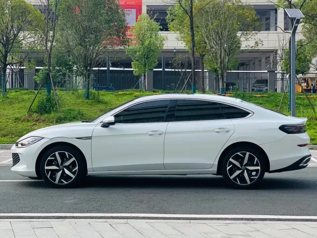Volkswagen Lamando — Фото автомобиля 5