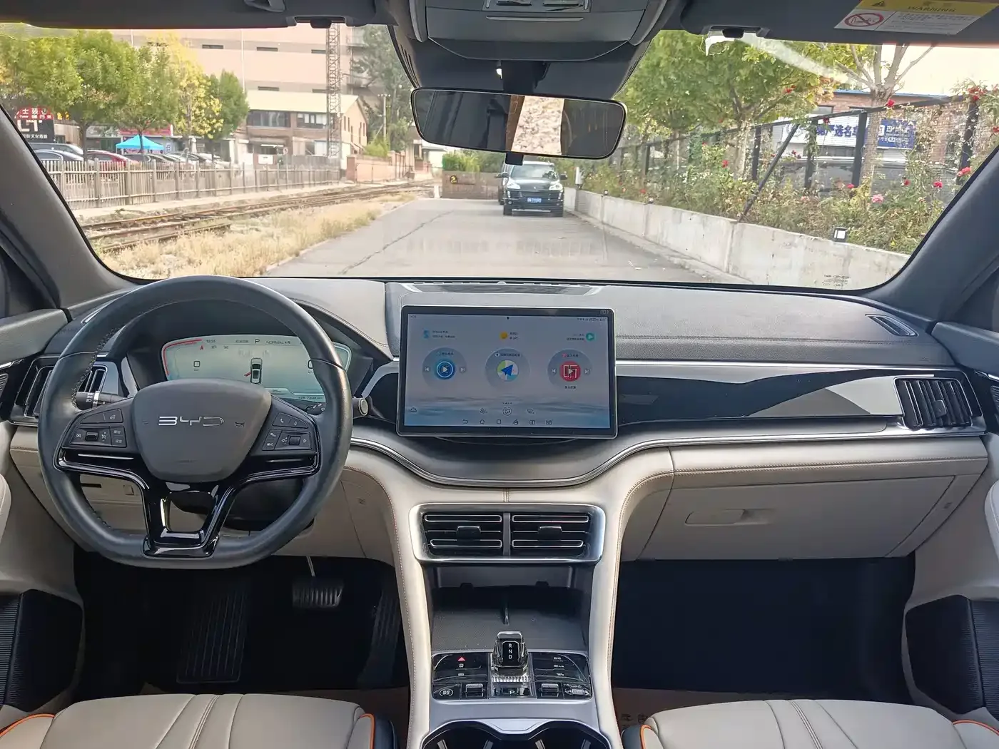 BYD Song PLUS PHEV 2024 Glory Edition EV 520km Luxury — Фото автомобиля 16