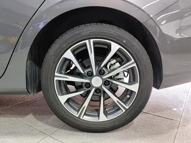 Geely Emgrand — Фото автомобиля 16