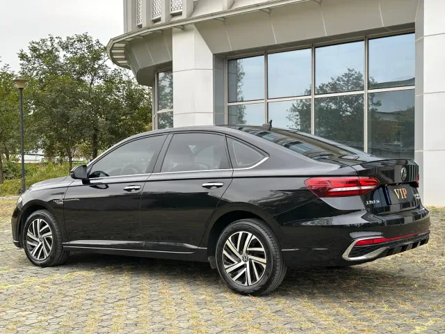 Volkswagen Lavida — Фото автомобиля 4