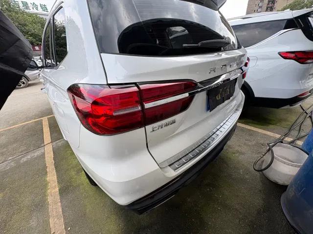 Roewe RX8 — Фото автомобиля 6