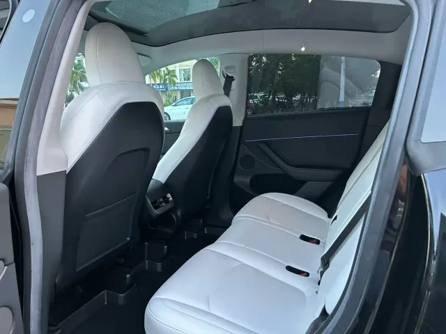 Tesla Model Y — Фото автомобиля 8
