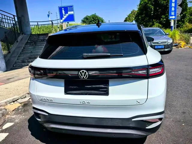 Volkswagen ID.4 X — Фото автомобиля 4