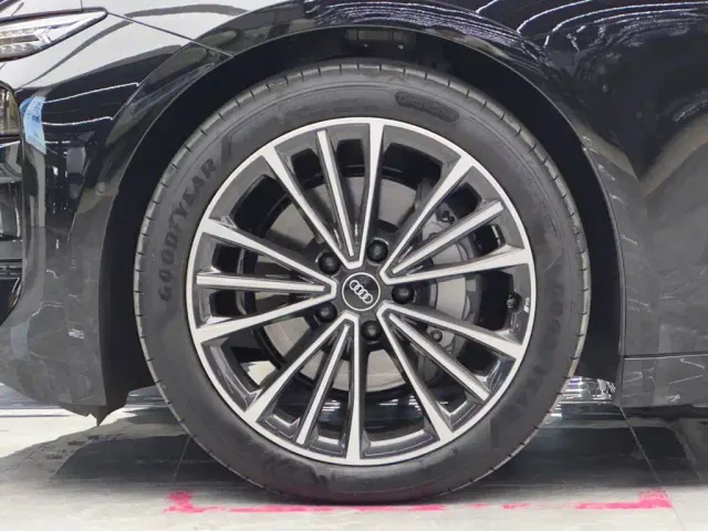 Audi A6L e-tron — Фото автомобиля 4