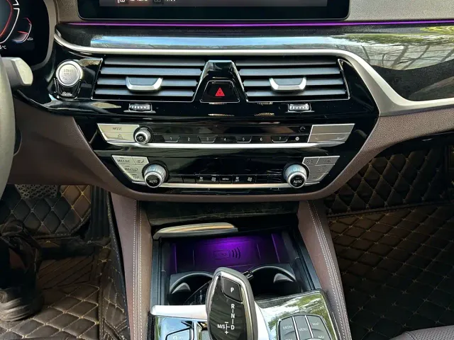 BMW 5 Series — Фото автомобиля 11