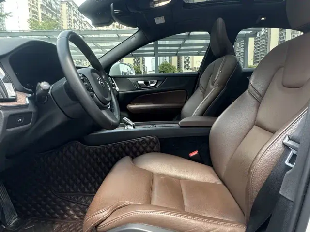 Volvo S60 — Фото автомобиля 8