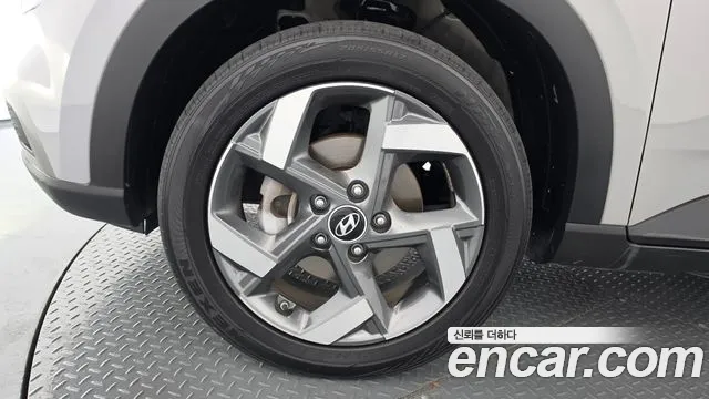 Hyundai Venue — Фото автомобиля 5
