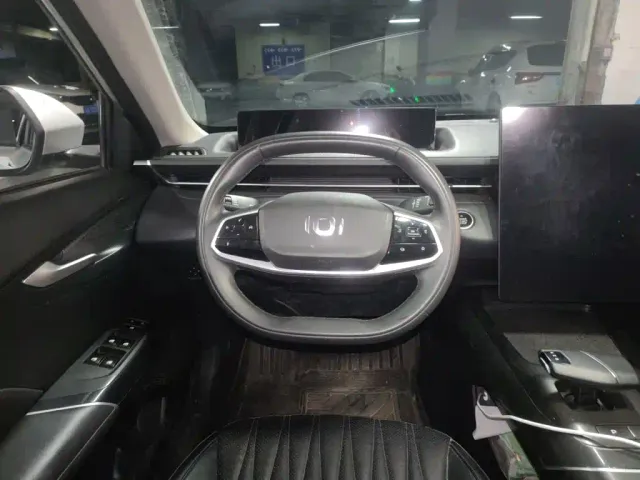 Changan Qiyuan A05 — Фото автомобиля 2