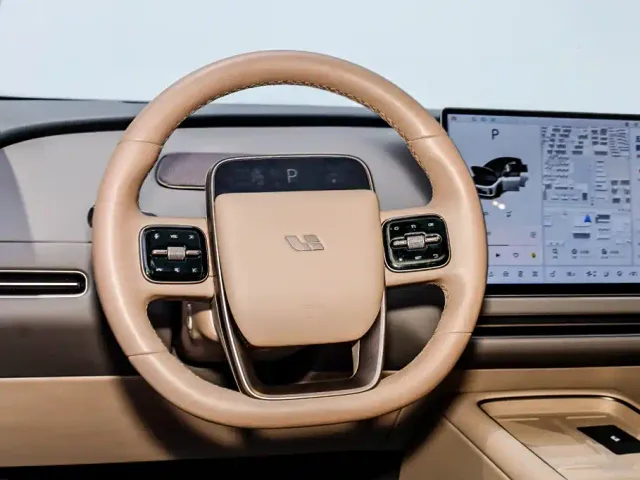 Li Auto i8 — Фото автомобиля 23