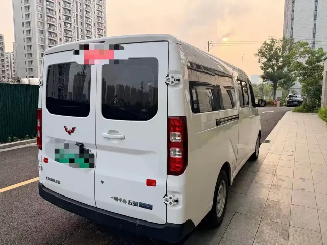 Wuling Yangguang — Фото автомобиля 7
