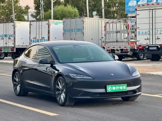 Tesla Model 3 — Фото автомобиля 3
