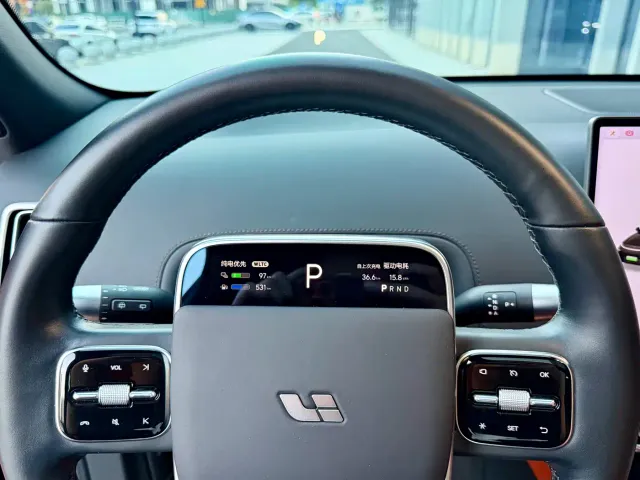 Li Auto L7 — Фото автомобиля 16