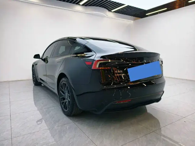 Tesla Model 3 — Фото автомобиля 11