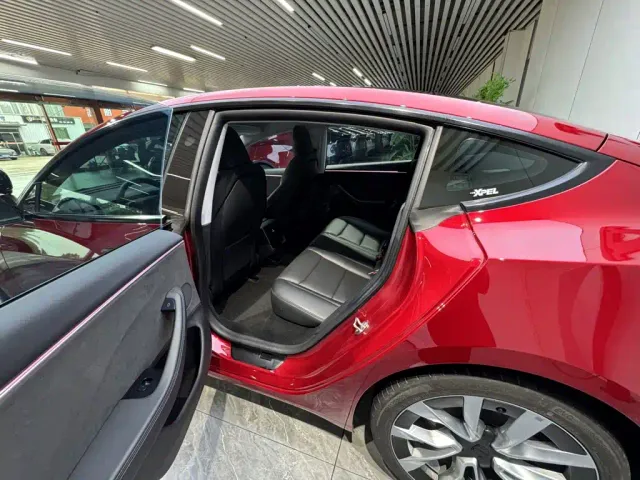 Tesla Model 3 — Фото автомобиля 16