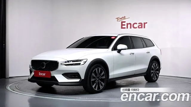 Фотография автомобиля — Volvo V60 Cross Country 2nd Gen