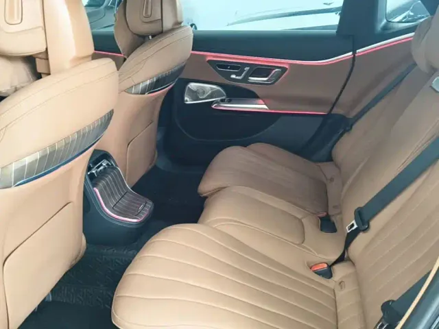 Mercedes-Benz E-Class — Фото автомобиля 16