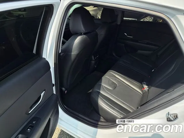 Hyundai Avante CN7 — Фото автомобиля 8