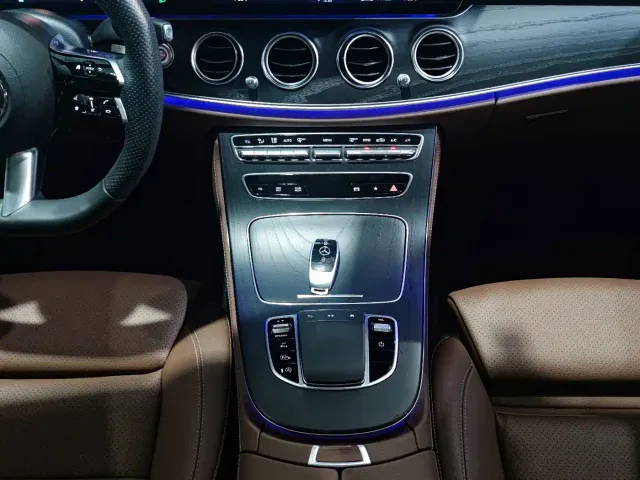 Mercedes-Benz E-Class — Фото автомобиля 11