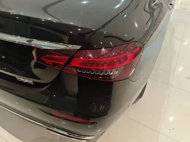 Mercedes-Benz E-Class — Фото автомобиля 7