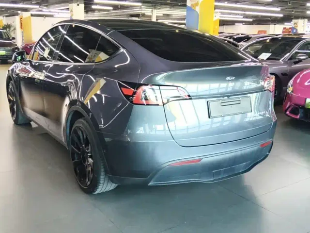Tesla Model Y — Фото автомобиля 4