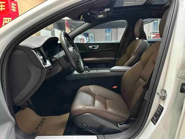Volvo S60 — Фото автомобиля 8