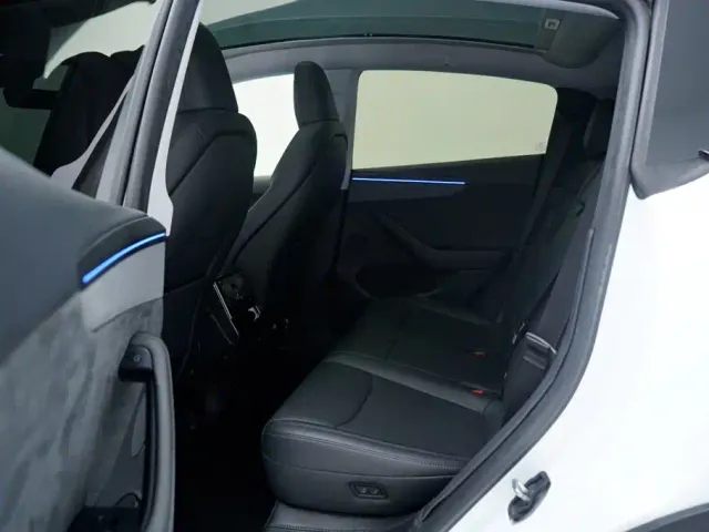 Tesla Model Y — Фото автомобиля 6