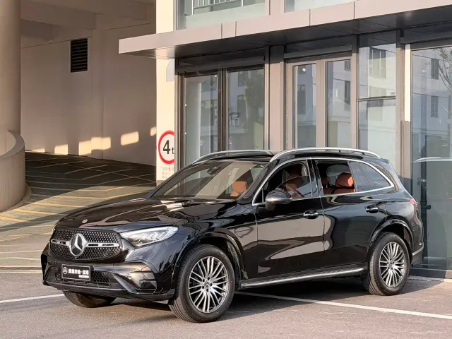Фотография автомобиля — Mercedes-Benz GLC-Class