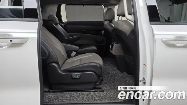 Kia Carnival Generation 4 — Фото автомобиля 16