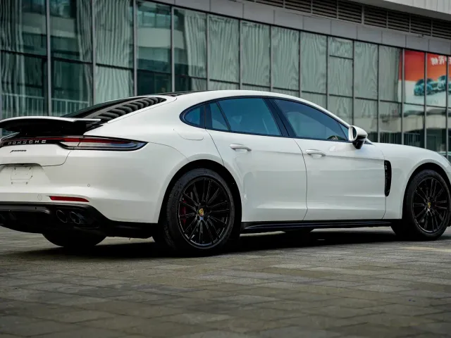 Porsche Panamera — Фото автомобиля 21