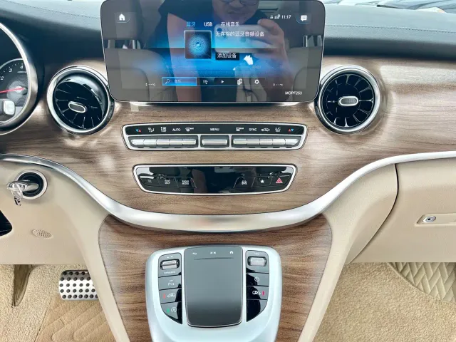 Mercedes-Benz V-Class — Фото автомобиля 14