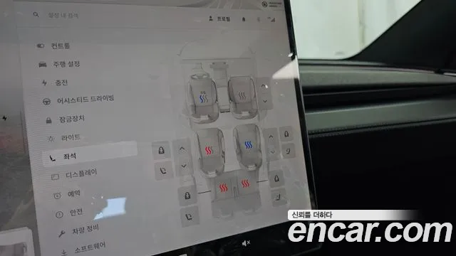 Tesla Model Y — Фото автомобиля 19