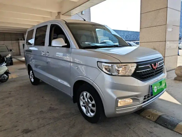 Wuling Hongguang V — Фото автомобиля 3