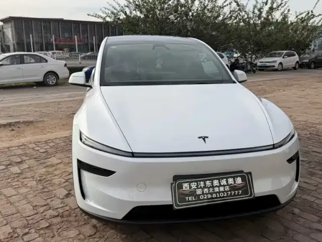 Фотография автомобиля — Tesla Model Y L