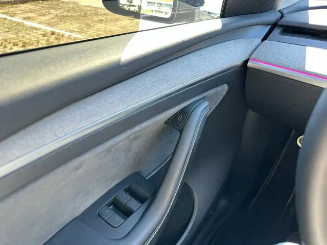 Tesla Model Y — Фото автомобиля 21