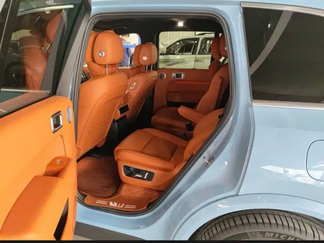 Li Auto L8 — Фото автомобиля 3