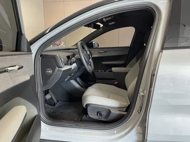 Volvo EX30 — Фото автомобиля 17