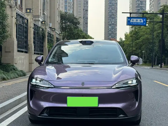 Zhijie Luxeed R7 2026 Range Extender Max+ — Фото автомобиля 3