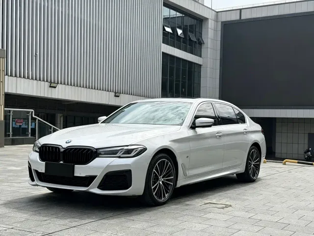Фотография автомобиля — BMW 5 Series